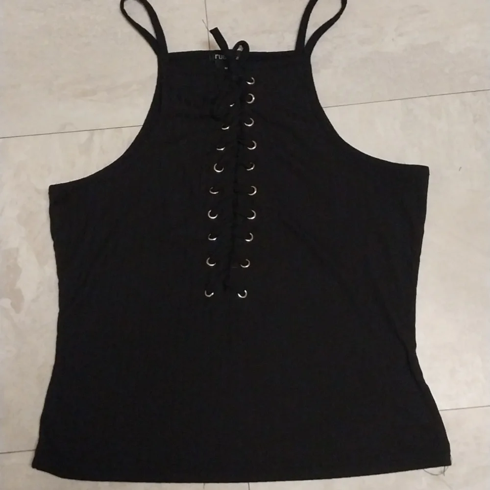 Black crop tank top - Picture 1 of 3